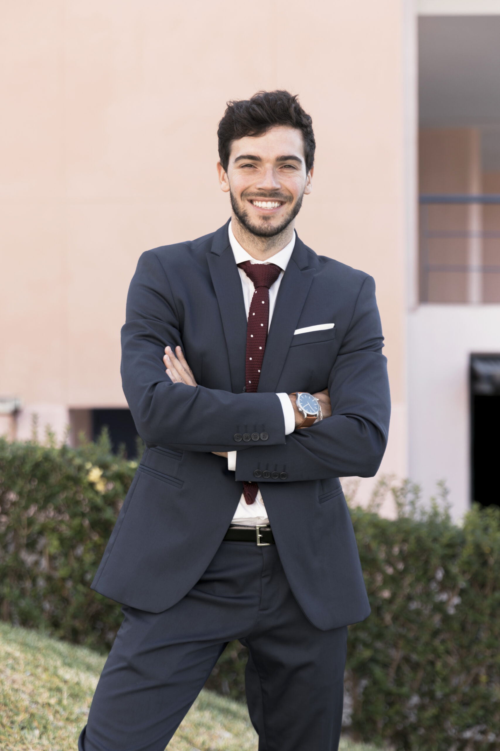 front-view-lawyer-posing-outdoors front-view-lawyer-posing-outdoors